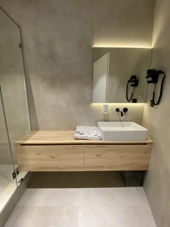 Зал сна и отдыха Sleep Lounge, Терминал D — хостел