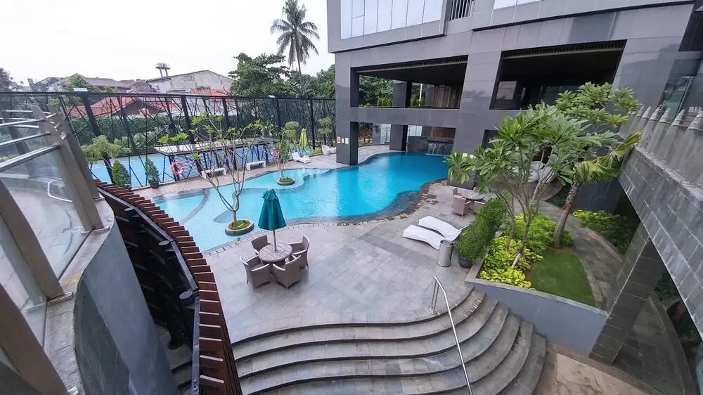 Direct Pool Access Lavenue Apartment
