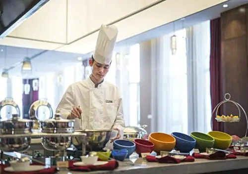 Ruijing New Hualian Hotel