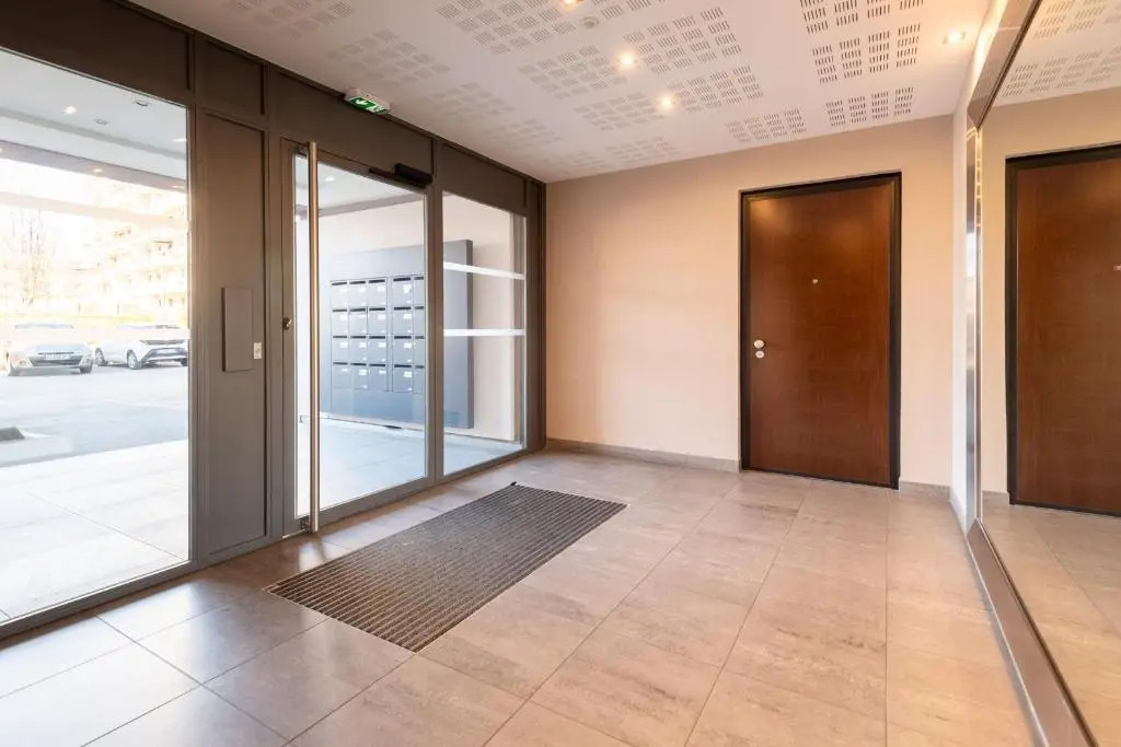 Apartment for 2 600 meters from the lake