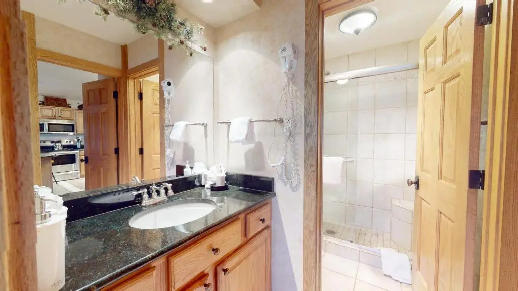 Laurelwood Condominiums Studio Premier Unit 306