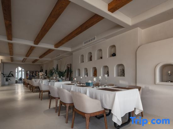 Shushu · Bookstore Xiangyue Wenquan Homestay