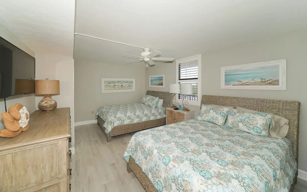 404-excelsior- Beautiful Unit Offering Amazing Gulf Views! 2 Bedroom Condo