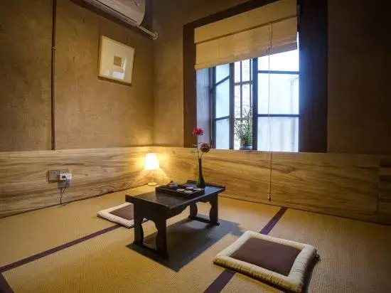 Girl Xiaocha Hostel