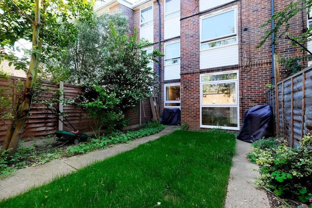 Fantastic, Spacious 1BR Garden Flat With BBQ