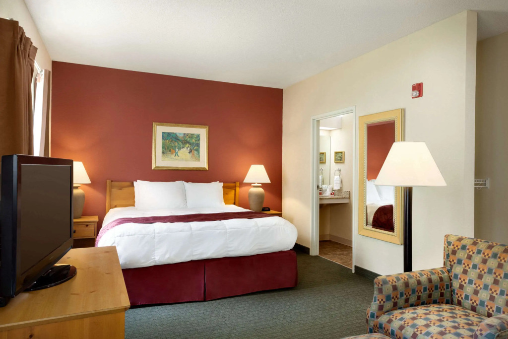 Baymont by Wyndham Wichita East