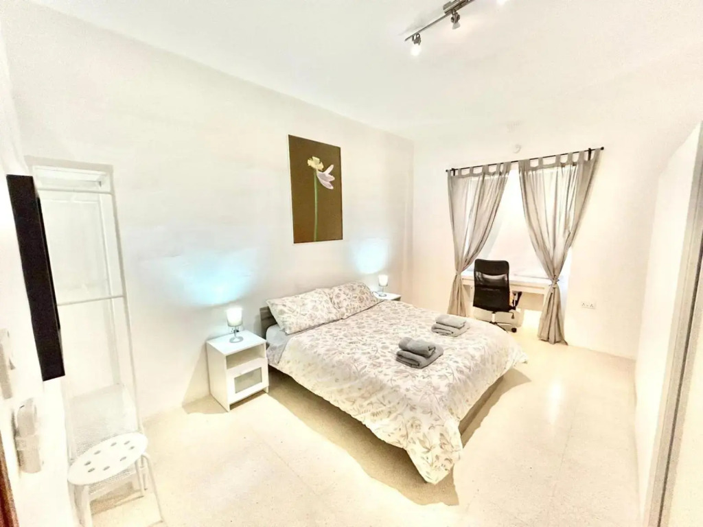 St Julians - Balluta Bay large 3 bedroom apartment
