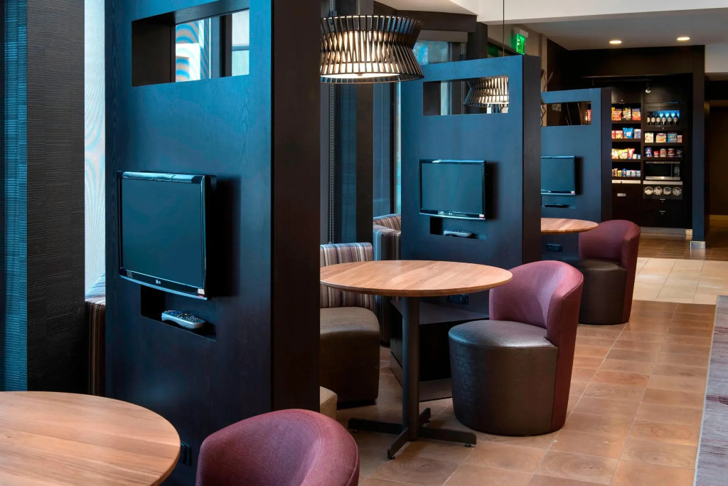 Courtyard by Marriott Chicago Naperville