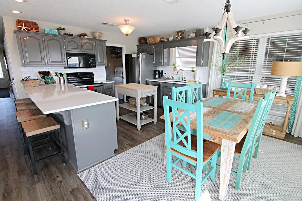 Pelican's Rest Beach House by RedAwning