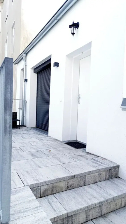 Cozy Apartment with Free Parking