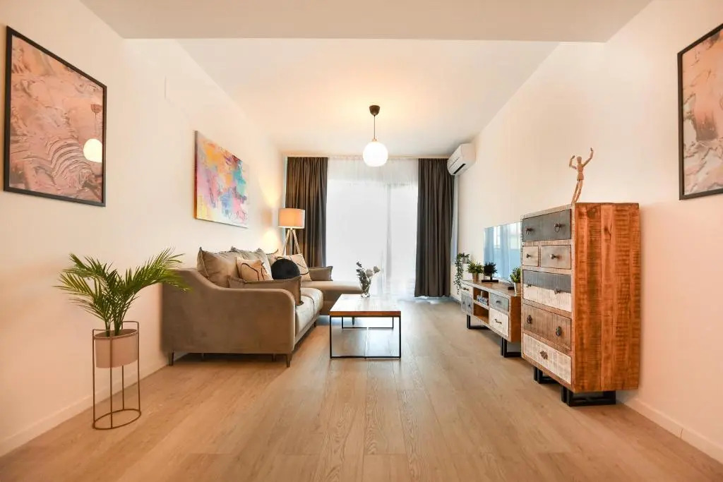 SUGAR RUSH - Modern 1BR Apt with Balcony