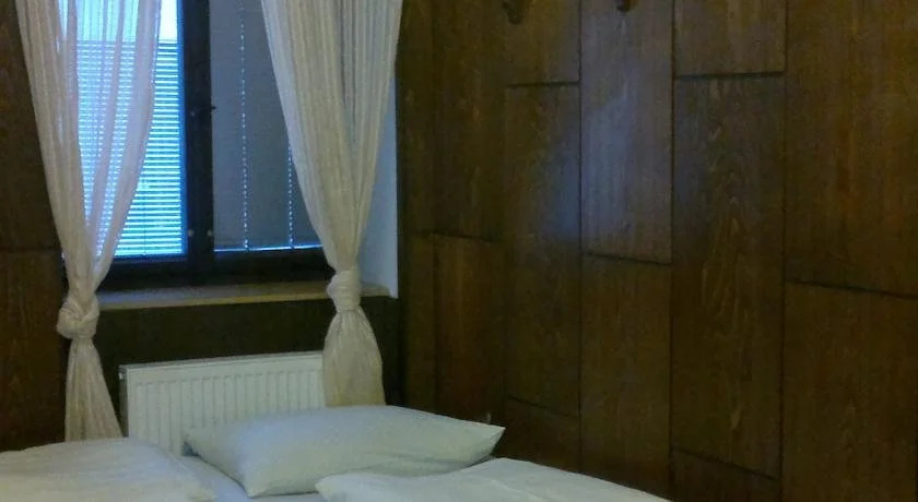 THE Z ACCOMMODATION