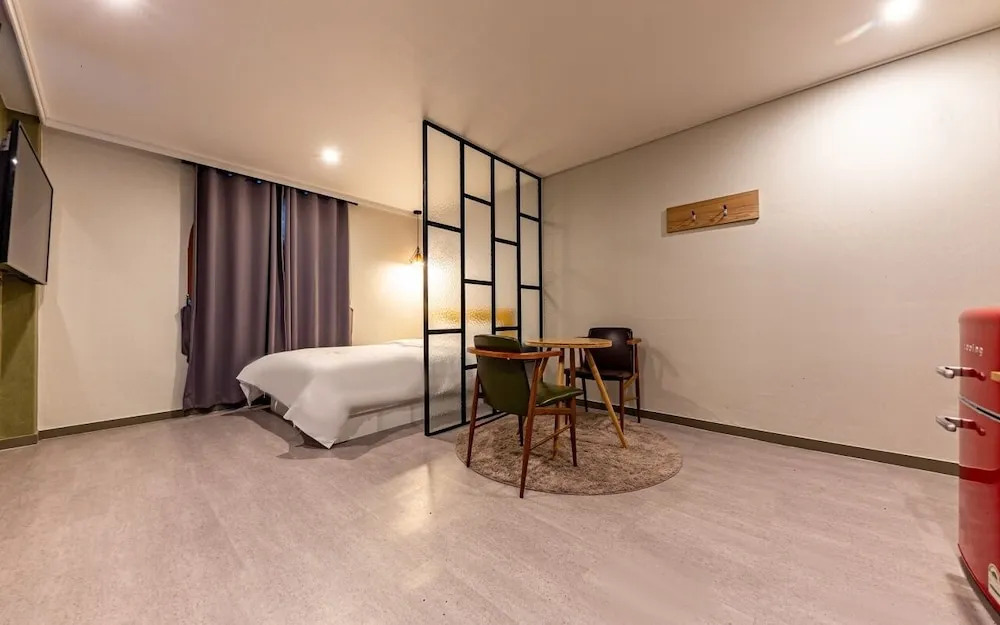 Zeus Motel