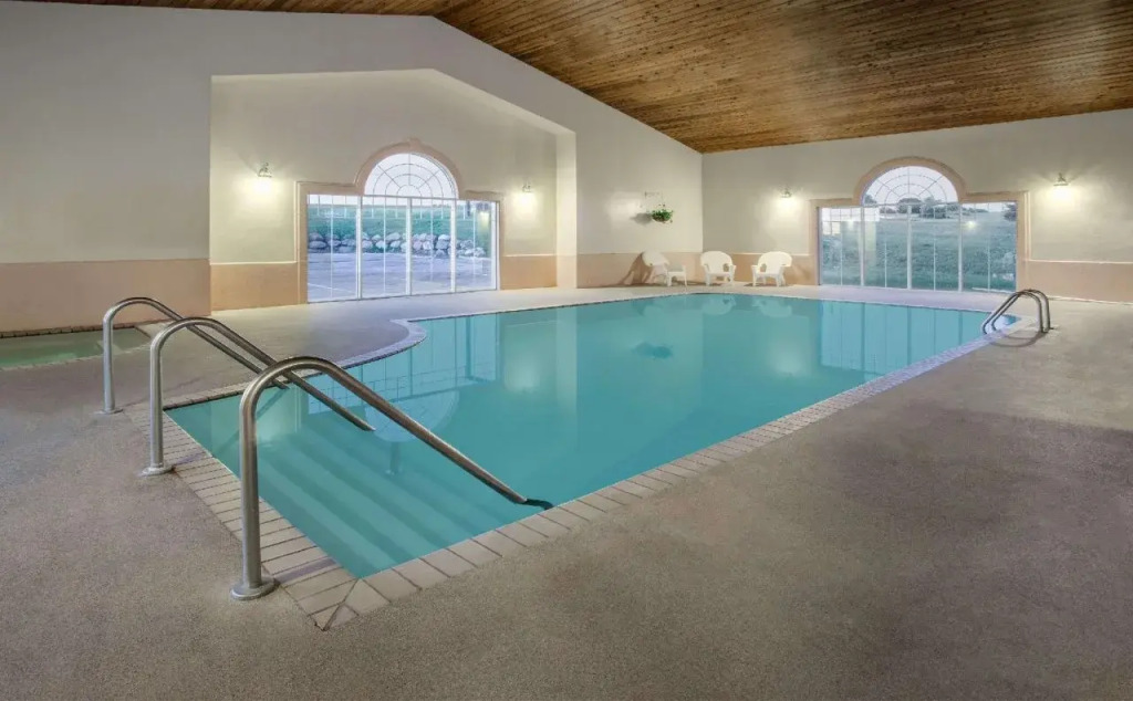 Country Inn & Suites By Carlson Waunakee