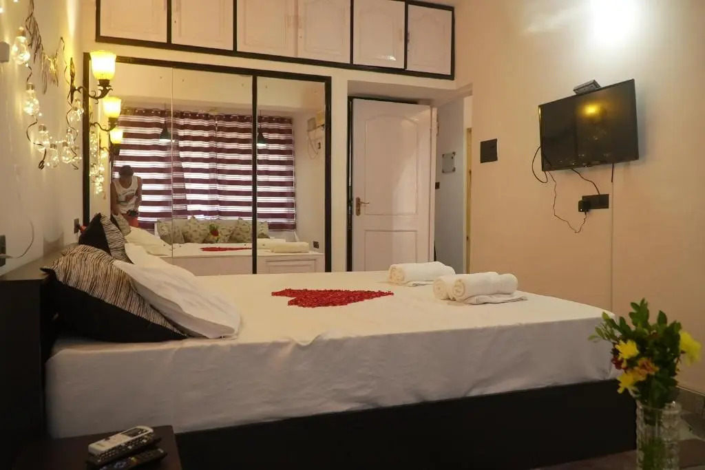 Service Apartment