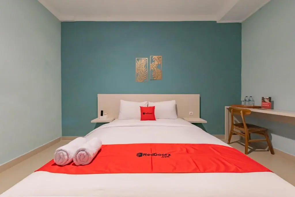 RedDoorz Plus near Surapati Core