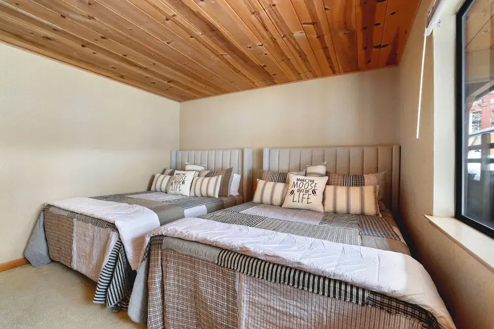 Tahoe Forest Chalet 3BR House w/ Mountain Views