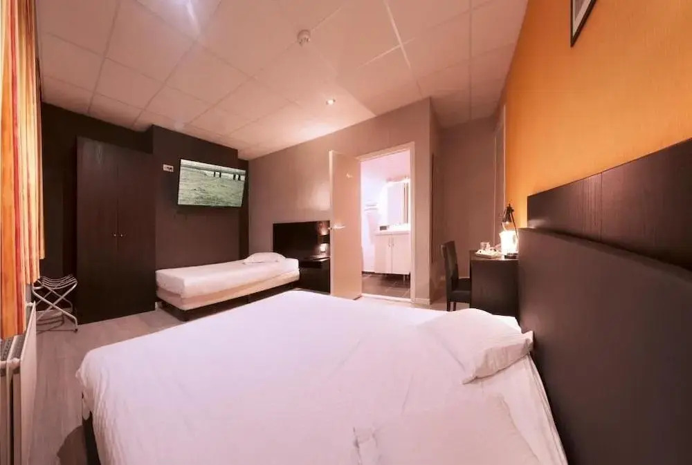 Alpha Hotel