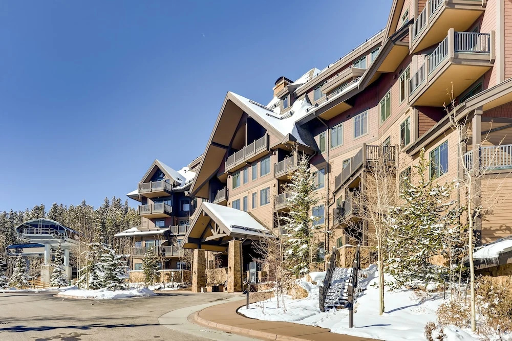 New Listing! Ski-in/ski-out At Crystal Peak 2 Bedroom Condo