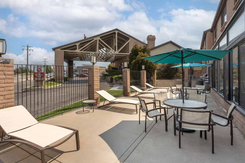 Best Western PLUS Cotton Tree Inn