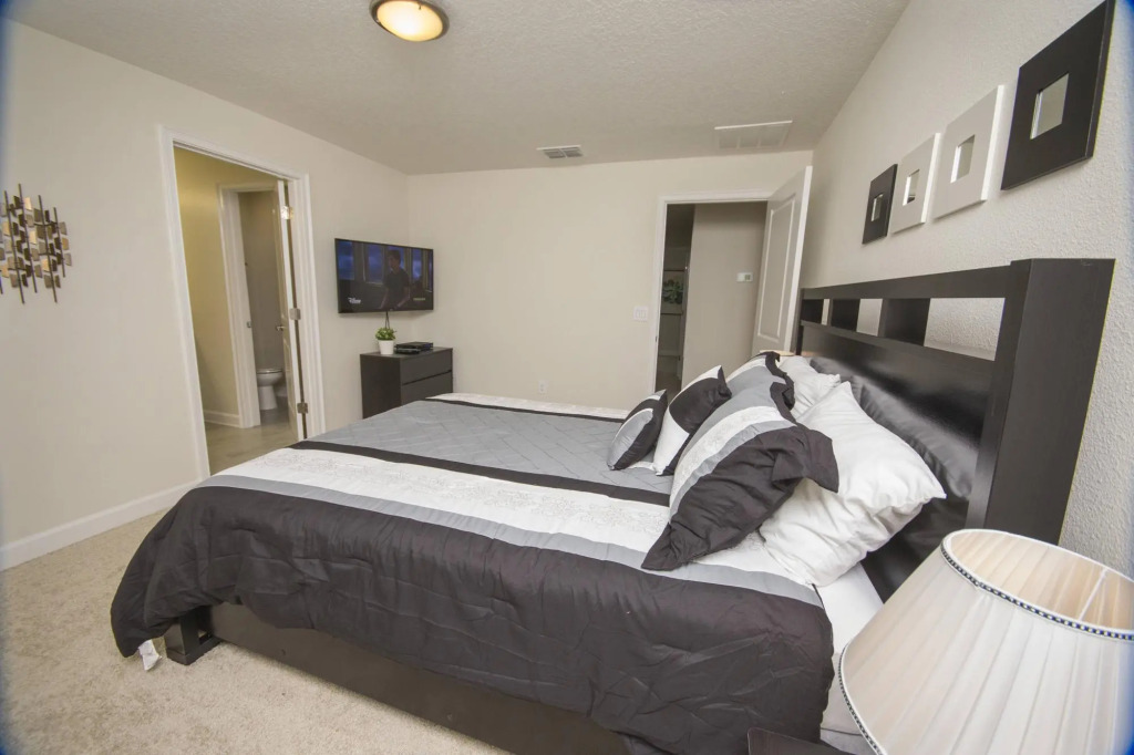 Amazing 5Bdr at ChampionsGate 11 miles from Disney
