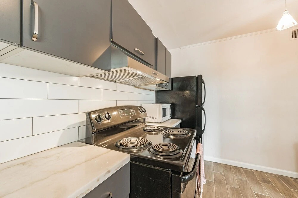 Modern Apartment Near Beautiful Historic Macon 2 Bedroom Apts by Redawning