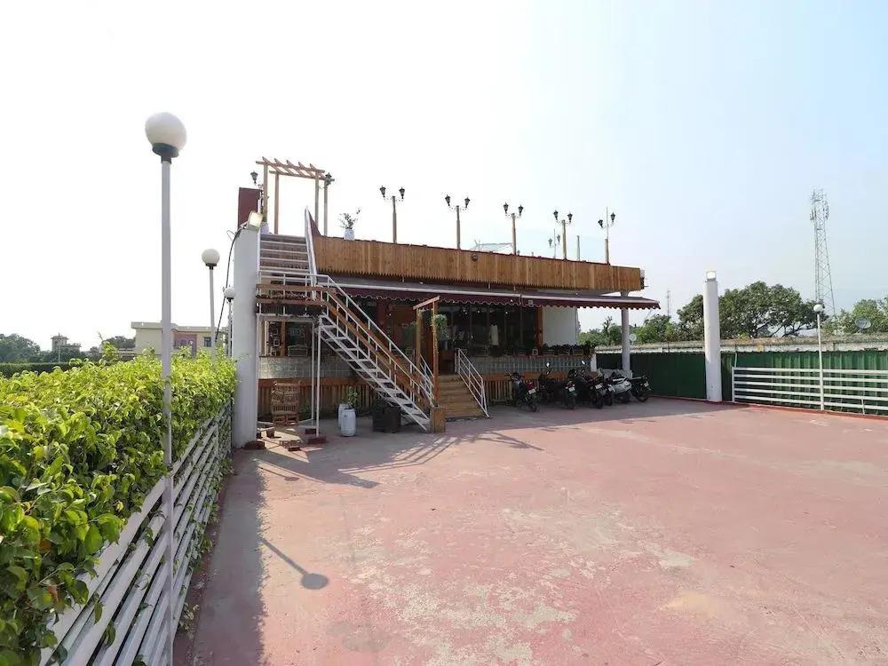 Oyo 14802 Hotel Virus Bistro