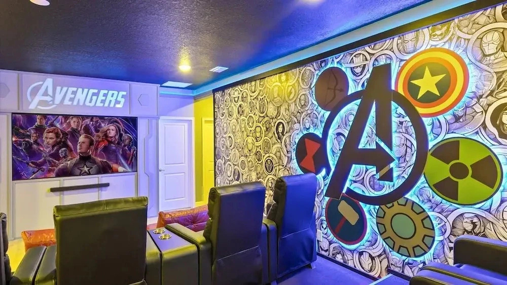 Lakeside Villa With Pool, Cinema & Games Room