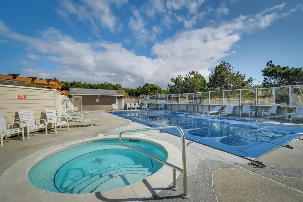Beach Access & Community Perks! Westport Hideaway