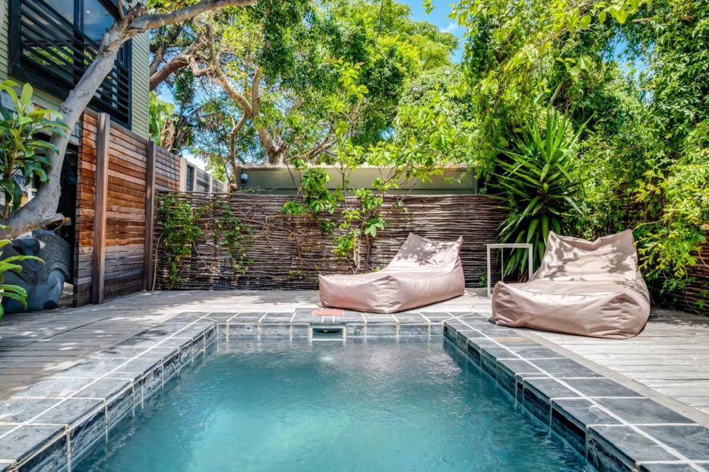 Lovely 1 Bedroom Apartment in Camps Bay