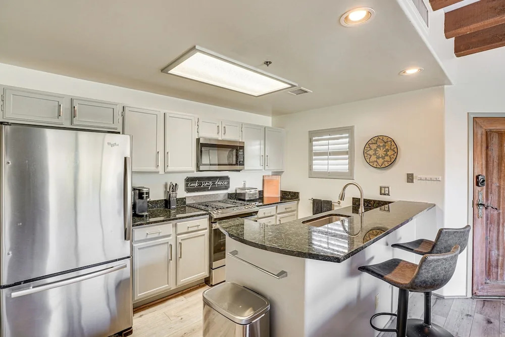 Epic Tucson Rental w/ Golf Course & Mtn Views!