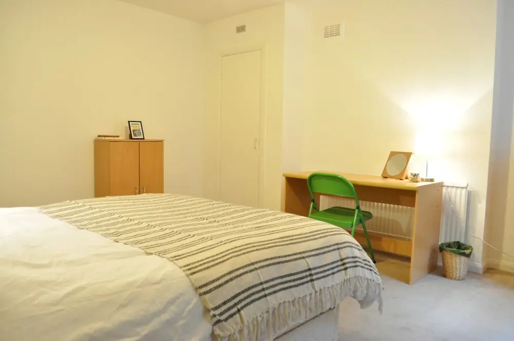 Lovely Spacious Central 3 Bedroom Apartments