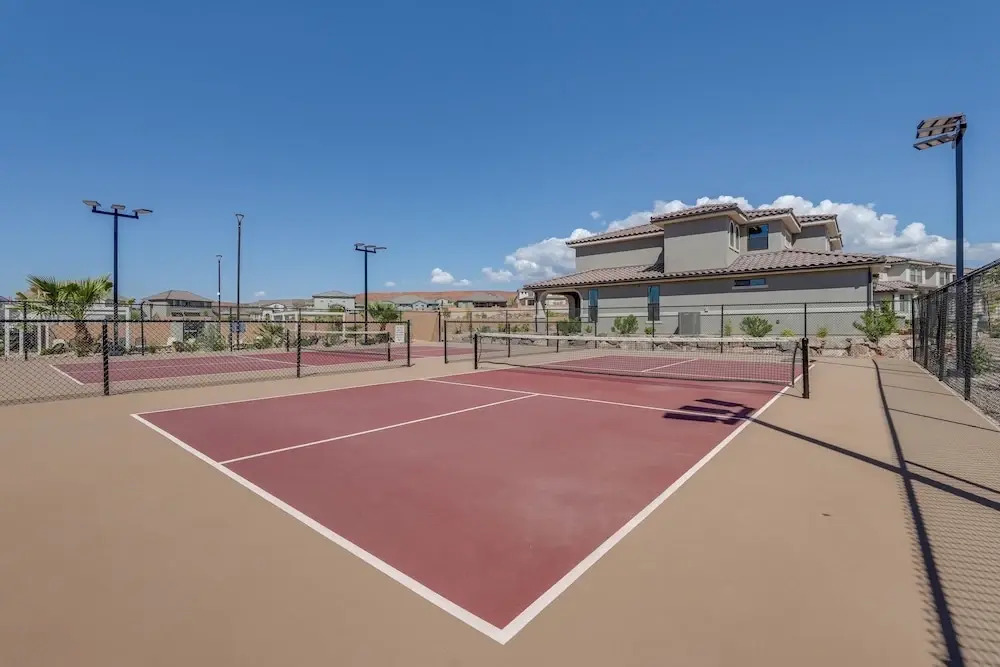 Hike, Golf, Unwind Poolside! Washington Home