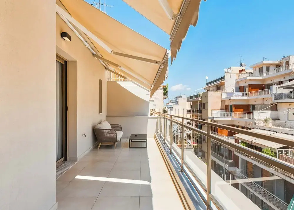 Limehome Piraeus Port