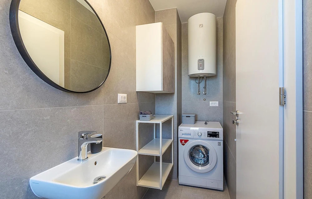 Awesome Home in Tar With Outdoor Swimming Pool, Wifi and 2 Bedrooms