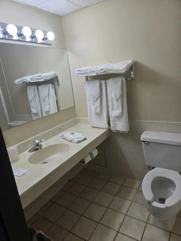 Barker's Island Inn Resort