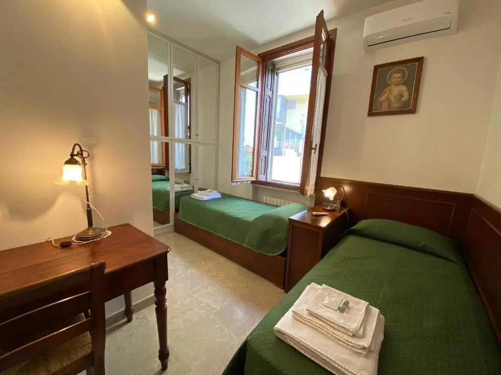 Alla Villa Liberty Bed  Breakfast