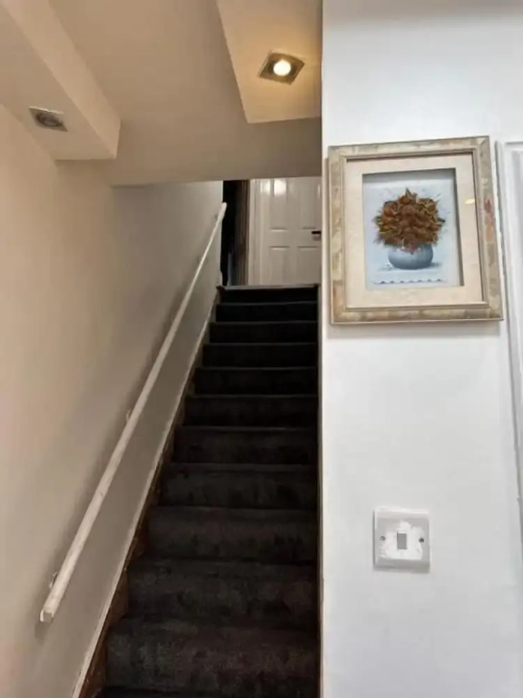 OYO Unique Guestroom - Farnworth, Easy Access to Bolton
