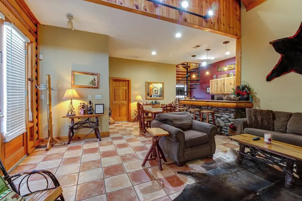 Near Dtwn! Multi-level Pigeon Forge Cabin w/ Pool