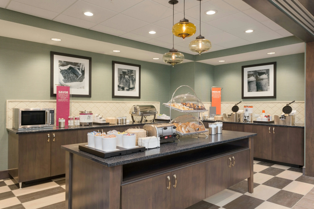 Hampton Inn & Suites West Des Moines Mill Civic