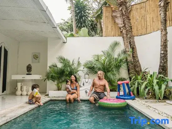 Modern 3BR Villa, 4min to Double Six Beach + Pool