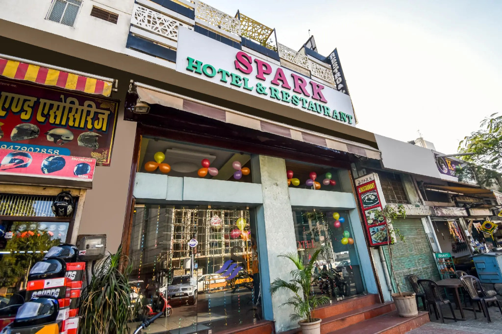 OYO 68864 Hotel Spark