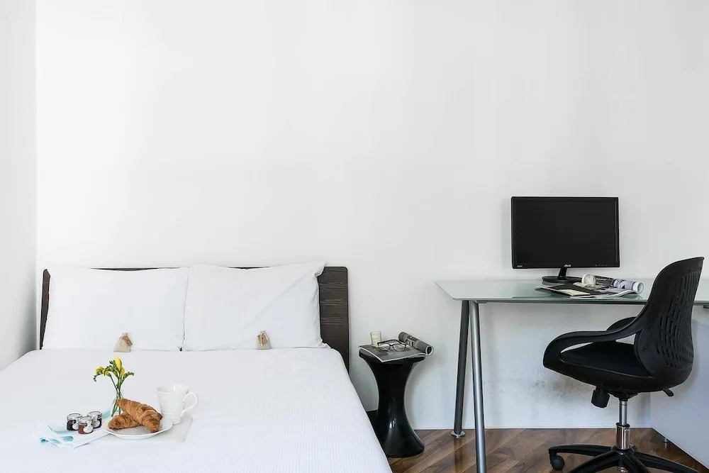 Cosy, Modern Chelsea Studio