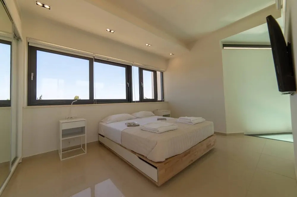 Luxury Villa Mirror - 200meters From The Beach