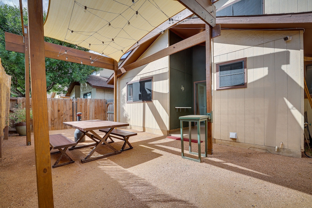San Antonio Townhome: 3 Mi to Lackland Afb!