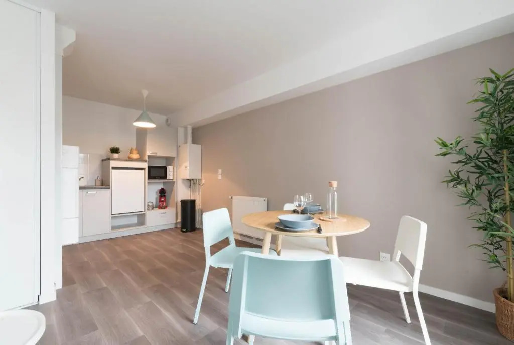 NATHAN - Appartement proche gare, arrivée 24 24