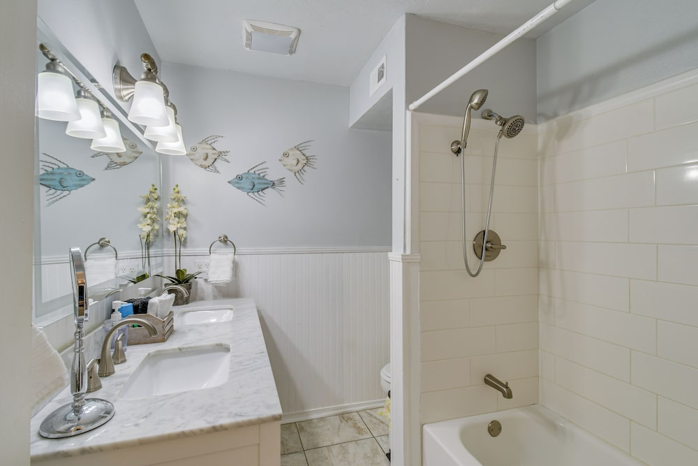 Oceanfront Gulf Shores Condo ~ 2 Mi to The Hangout