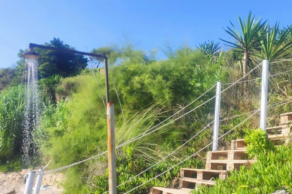 TETRAKTYS ESTATE beachside seaview ΥΔΩΡ with big garden