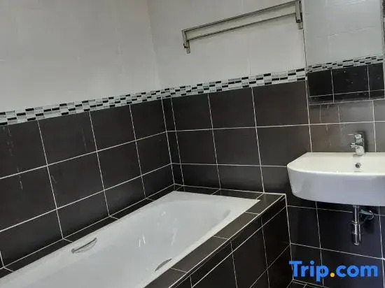 golf club homestay (Muslim-friendly)