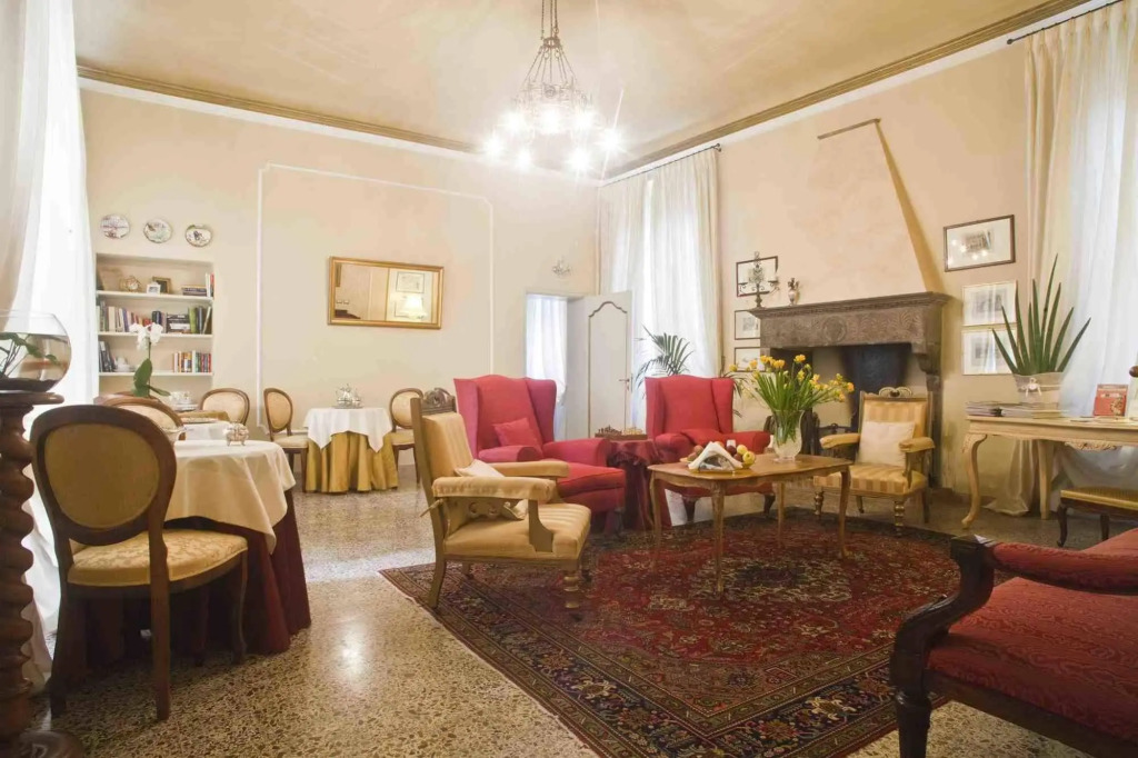 Relais San Lorenzo Historic Centre Rooms & Suites